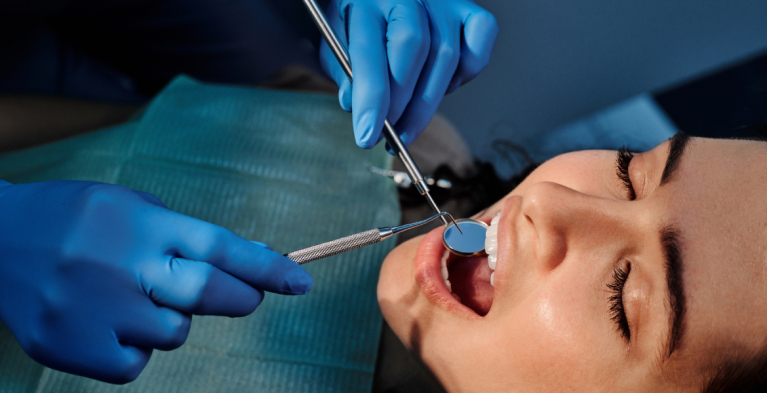 Vrouw bij de tandarts