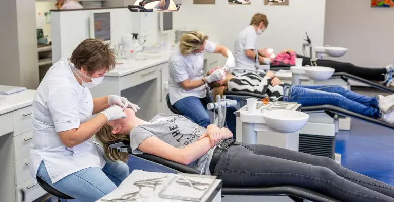 Orthodontist behandeling meerdere stoelen