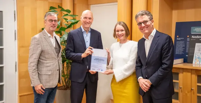 Overhandiging hardreiking Noodzakelijke mondzorg voor financieel kwetsbaren