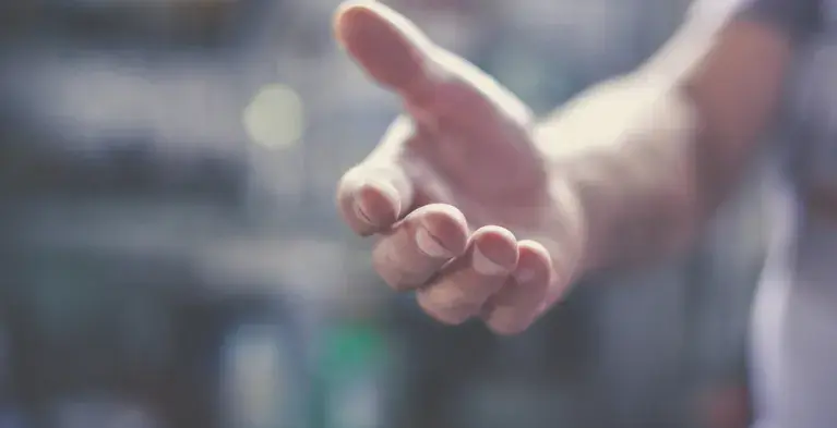 De helpende hand bieden