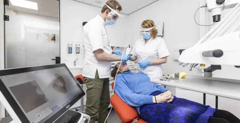 Behandeling bij de tandarts