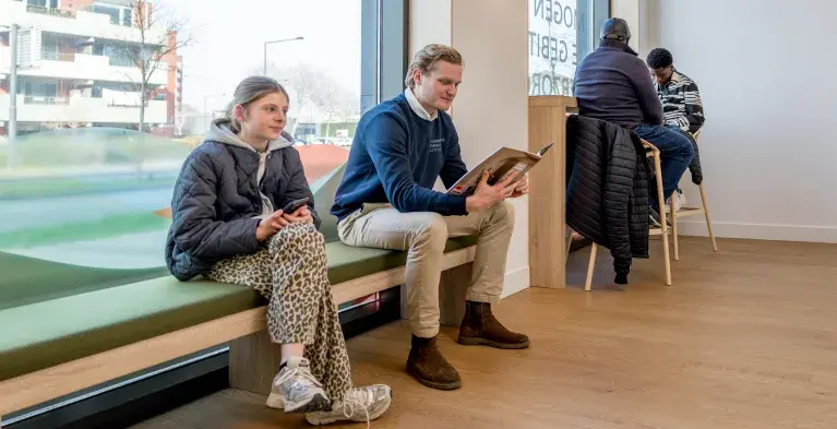 Wachtkamer tandarts lezen patienten KNMT RTB 177