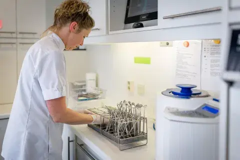 Assistente in sterilisatieruimte