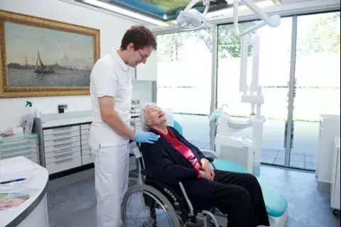 poster mondzorg voor ouderen