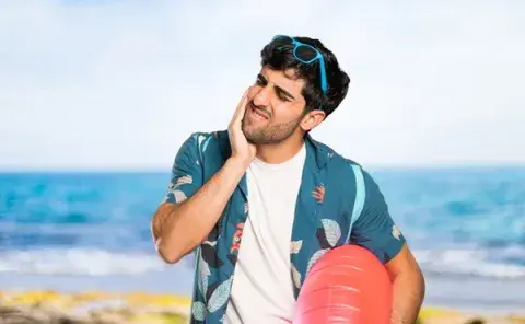 poster op vakantie? Je zal maar een tandarts nodig hebben 3