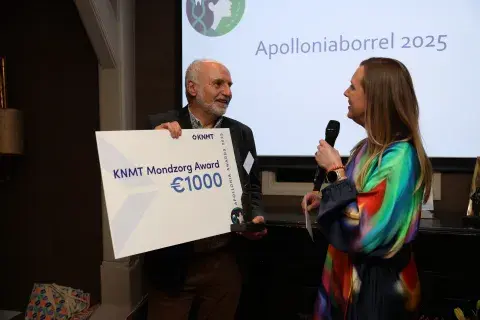 Peter de Goede wint de KNMT Mondzorg Award 2025