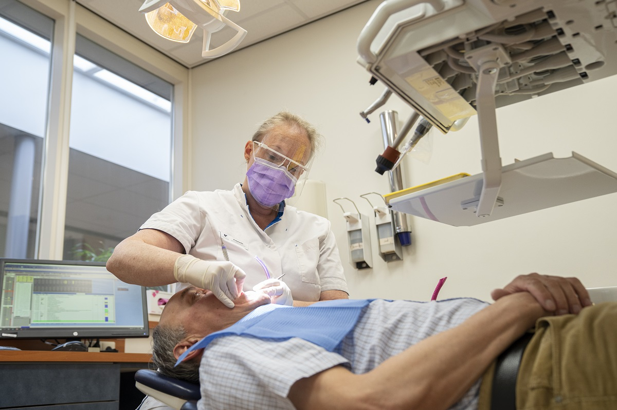 tandarts patient behandeling