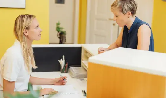in gesprek met patiënt
