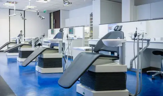 Aantal stoelen in de praktijk - ruimte met 4 stoelen