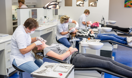Orthodontist behandeling meerdere stoelen
