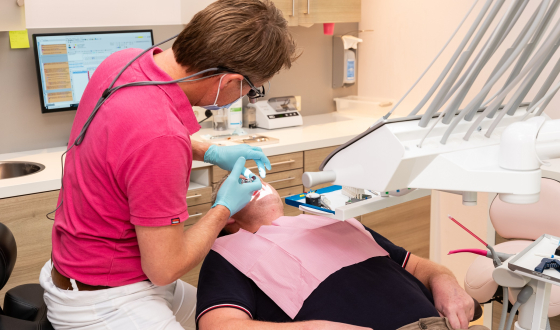 In de stoel bij de tandarts