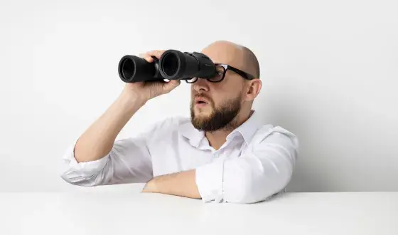 Kijken door de verrekijker