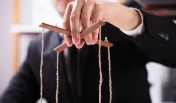 Wie trekt er aan de touwtjes?