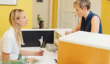 in gesprek met patiënt