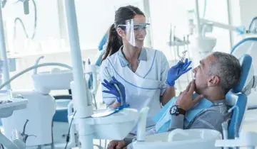 Tandarts-gesprek-patiënt