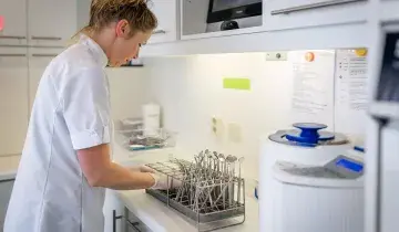 Assistente in sterilisatieruimte