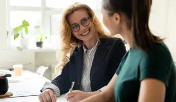 2 vrouwen in gesprek