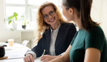 2 vrouwen in gesprek