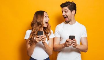 Een blije vrouw en man