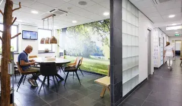 In de wachtkamer bij de tandarts