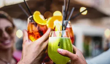 Proosten met frisdrank